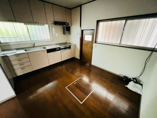 歌敷山４丁目貸家の居間・リビング