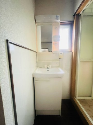歌敷山４丁目貸家の洗面所