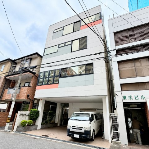 新聞印刷本社ビルの外観