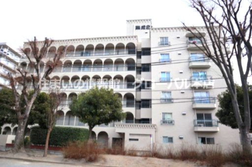 集成第2マンションの玄関|収納もある玄関です