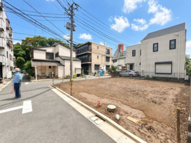 練馬区旭町1丁目　新築戸建の前面道路含む現地写真|2026.09.18撮影

現地ご見学希望・資料請求などお気軽にお問い合わせ下さい！
03-5990-5201