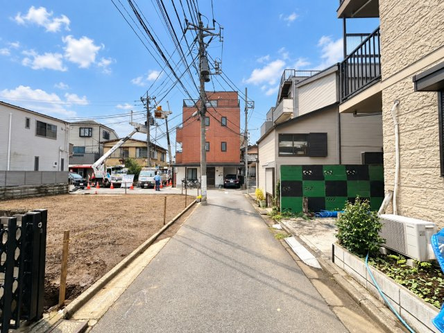 練馬区旭町1丁目　新築戸建の前面道路含む現地写真|2026.09.18撮影

現地ご見学希望・資料請求などお気軽にお問い合わせ下さい！
03-5990-5201