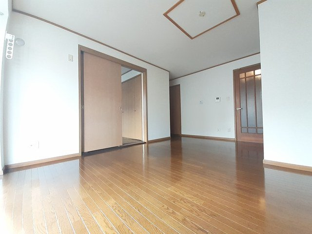 メイプル参番館の居間・リビング