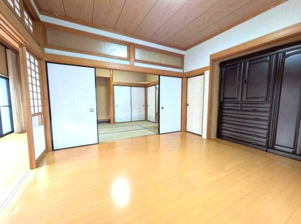 東金市一之袋　平屋中古戸建の洋室|敷地約100坪  青森ヒバ材を使った百年住宅3LDK平屋 サンルーム縁側 自然豊かな環境