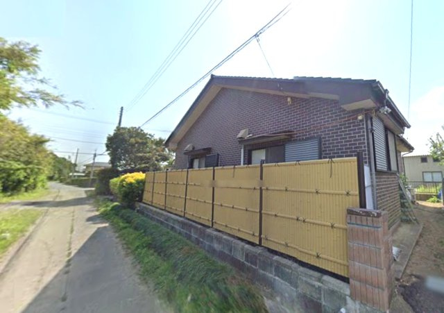 東金市一之袋　平屋中古戸建の前面道路含む現地写真|敷地約100坪  青森ヒバ材を使った百年住宅3LDK平屋 サンルーム縁側 自然豊かな環境