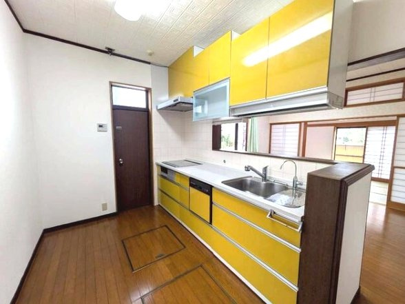 東金市一之袋　平屋中古戸建のキッチン|敷地約100坪  青森ヒバ材を使った百年住宅3LDK平屋 サンルーム縁側 自然豊かな環境