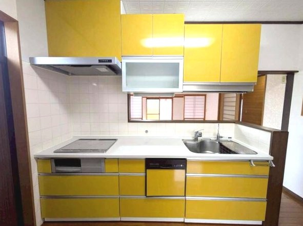 東金市一之袋　平屋中古戸建のキッチン|敷地約100坪  青森ヒバ材を使った百年住宅3LDK平屋 サンルーム縁側 自然豊かな環境