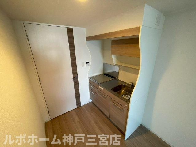 セレニテ神戸元町プリエのキッチン