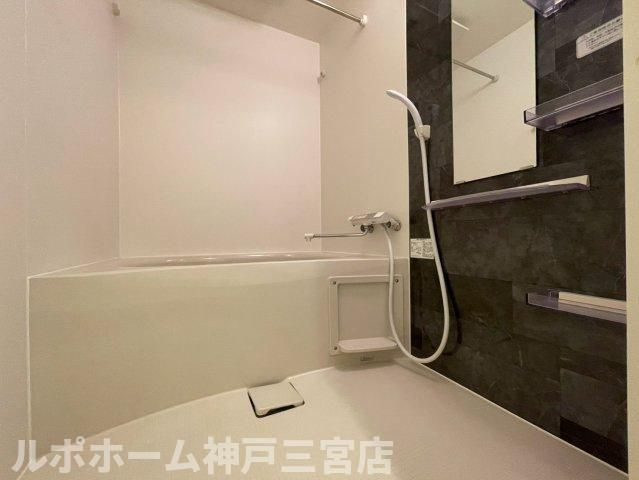 セレニテ神戸元町プリエの浴室