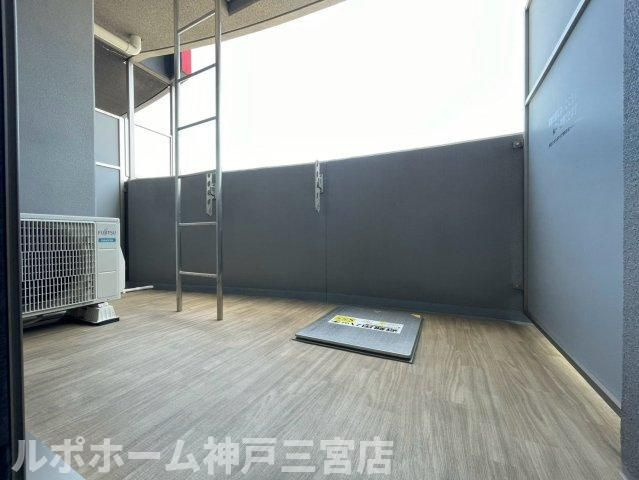 セレニテ神戸元町プリエのバルコニー