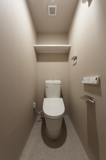 【トイレ】 | エル・セレーノ横浜 | ※写真は同タイプ住戸です。