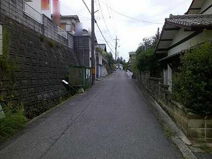 安芸郡熊野町萩原１０丁目の前面道路含む現地写真
