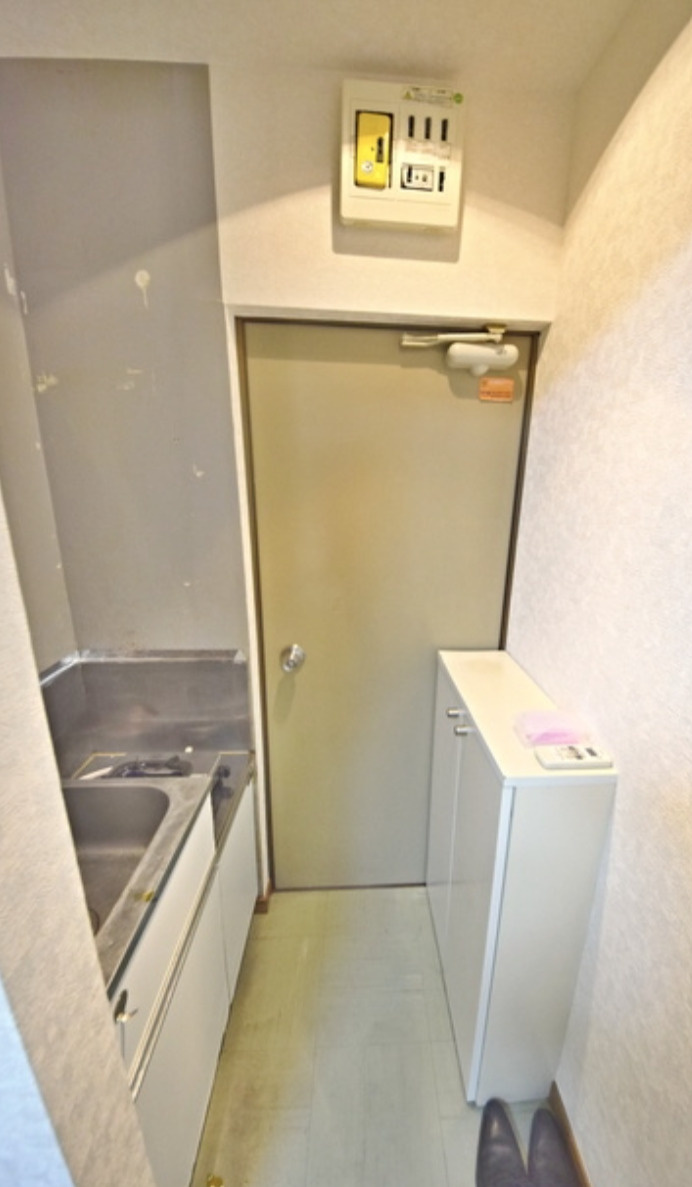 西日暮里アパートの玄関