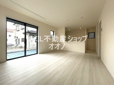 【居間・リビング】 | 加須市三俣1丁目　新築戸建て　全５棟　5号棟