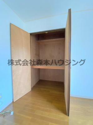 【収納】 | 　カサベルデ一柳 | ※同タイプ別室の写真を使用しています。
　設備内容や色調など相違がある場合は実際のお部屋の現状優先となります。