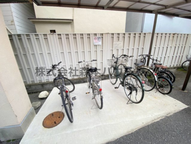 【その他共用部分】 | 　カサベルデ一柳 | 駐輪場です