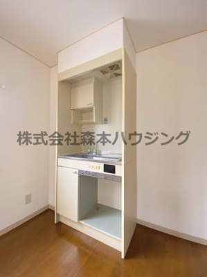 【キッチン】 | 　カサベルデ一柳 | ※同タイプ別室の写真を使用しています。
　設備内容や色調など相違がある場合は実際のお部屋の現状優先となります。