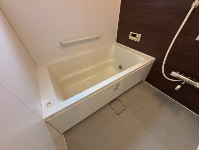 折戸町2-1-2戸建賃貸の浴室|折戸町2-1-2戸建賃貸