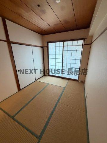 ハイツ粟新 4C号室の和室