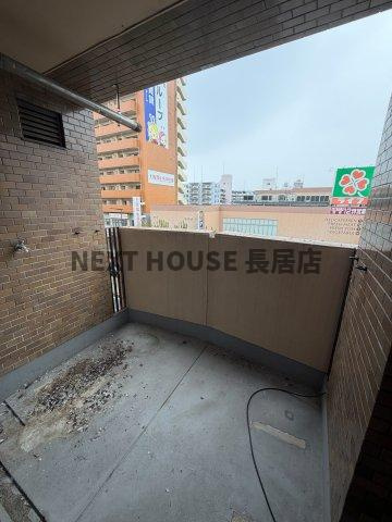 ハイツ粟新 4C号室のバルコニー