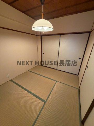 ハイツ粟新 4C号室の和室