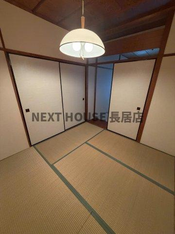 ハイツ粟新 4C号室の和室