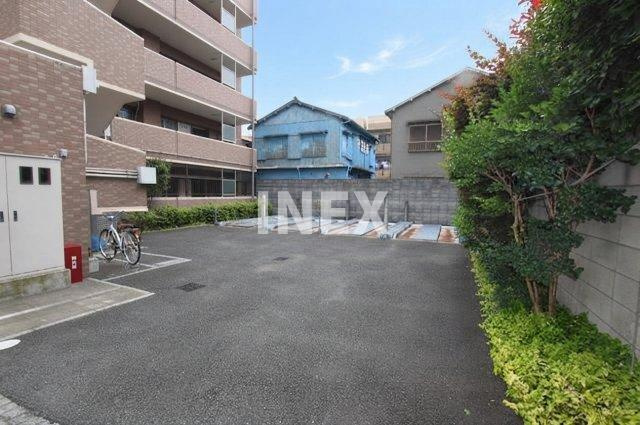 横浜市鶴見区小野町の賃貸マンションの駐車場