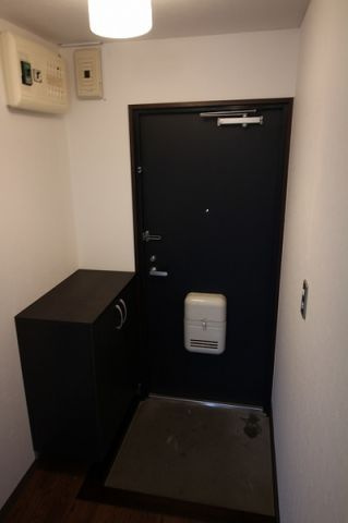 コーポしろかねの玄関