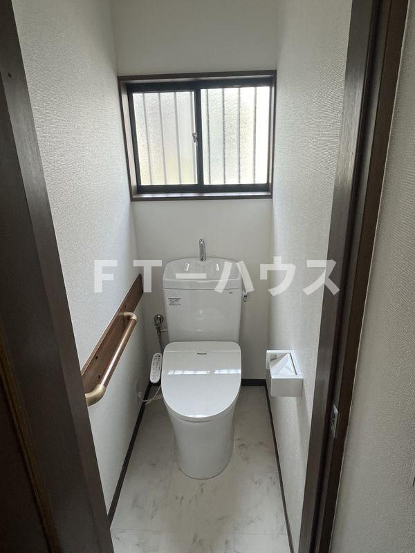 旭町２丁目戸建のトイレ