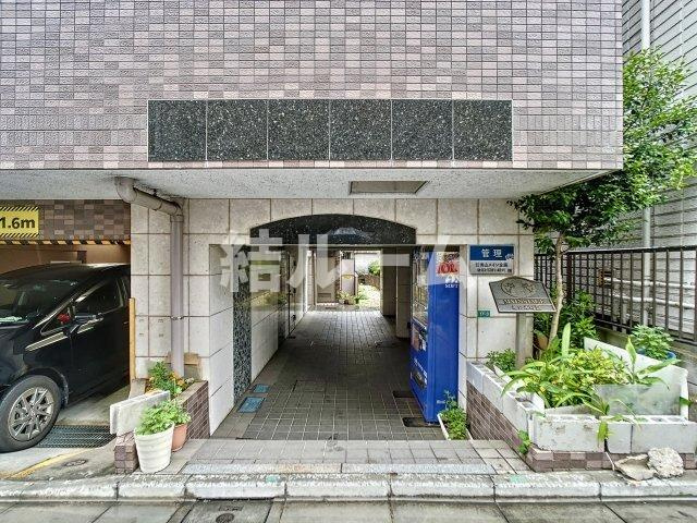 豊島区池袋本町３丁目の賃貸マンションのエントランス