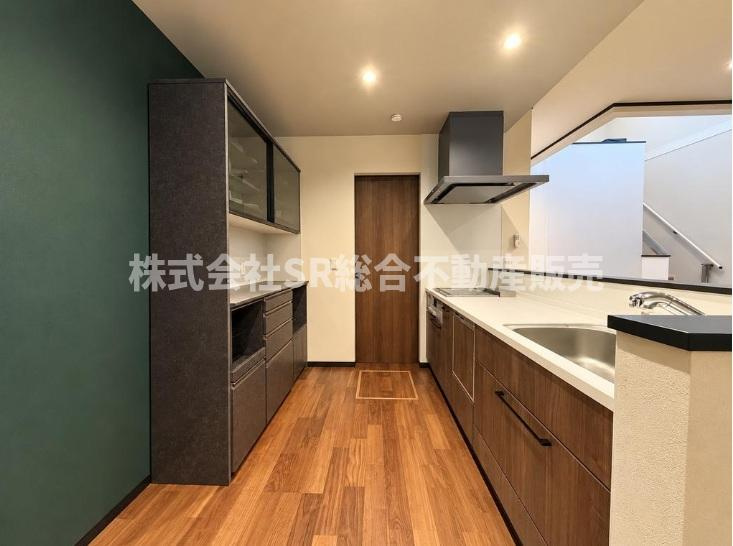 稲田本町1丁目中古戸建のキッチン|人気の高いカウンターキッチン♪IHコンロでガスより安全に調理できお掃除も楽です！