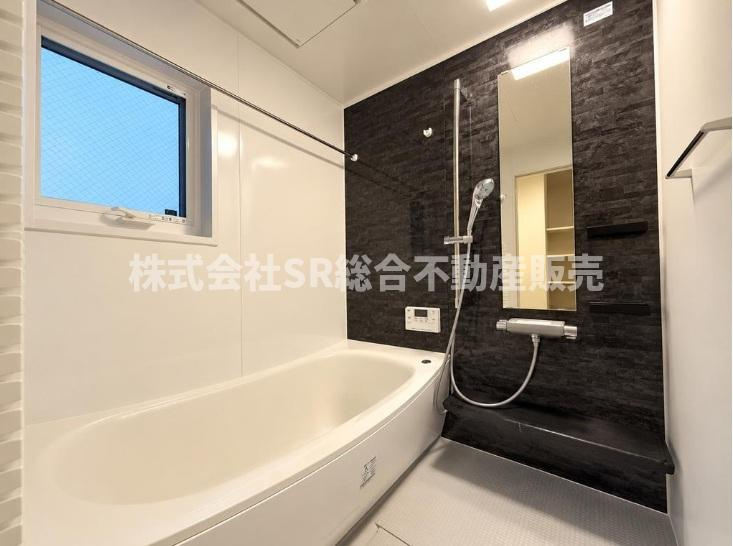 稲田本町1丁目中古戸建の浴室|足を伸ばしてゆったりくつろげる浴室です！