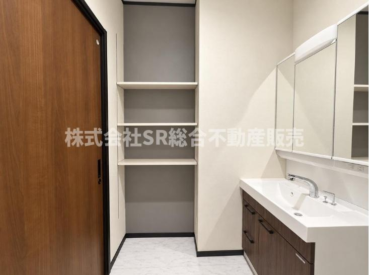 稲田本町1丁目中古戸建の収納|脱衣場にも収納あります！タオル、洗剤等の収納ができます。