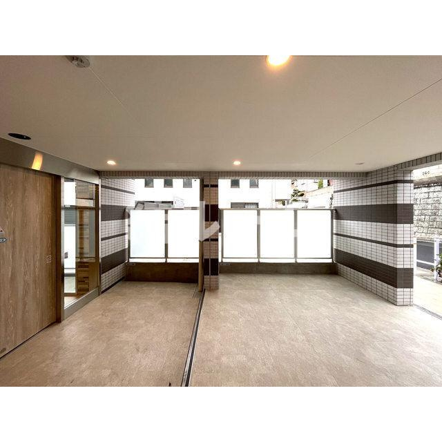 板橋区成増３丁目の賃貸マンションのエントランス