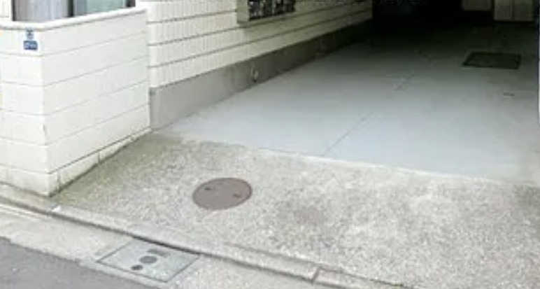 フローレス赤羽のエントランス