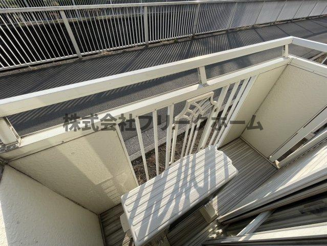 三鷹市井の頭２丁目のアパートのバルコニー