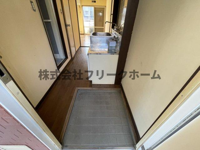 三鷹市井の頭２丁目のアパートの玄関