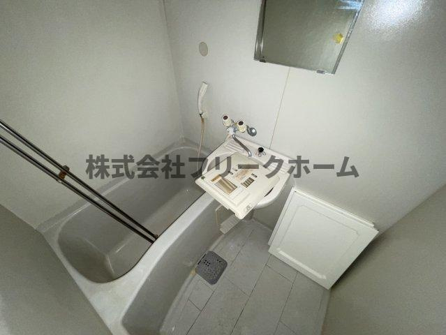 三鷹市井の頭２丁目のアパートの浴室