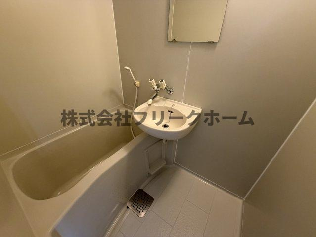 三鷹市井の頭２丁目のアパートの浴室