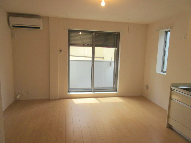 Ｗｈｉｔｅ　Ｌｉｂｒａの居間・リビング|★キレイなフローリングの角部屋です★