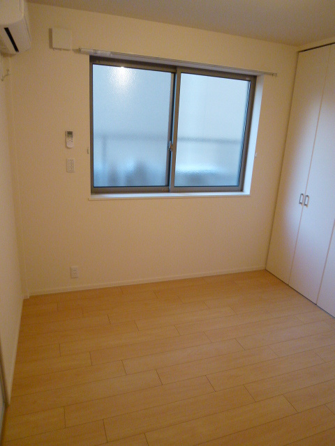 Ｗｈｉｔｅ　Ｌｉｂｒａの子供部屋|★明るいフローリングの角部屋です★