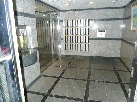 調布市東つつじケ丘１丁目の賃貸マンションのロビー