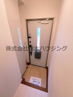 【玄関】 | 　ヴェヌスタ郡津 | 明るい玄関です