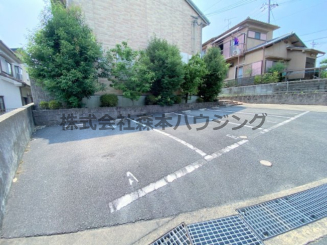 【駐車場】 | 　ヴェヌスタ郡津 | 駐車場があります
