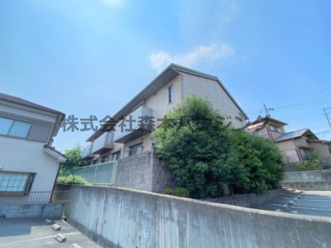 【外観】 | 　ヴェヌスタ郡津 | 落ち着いた雰囲気の外観です