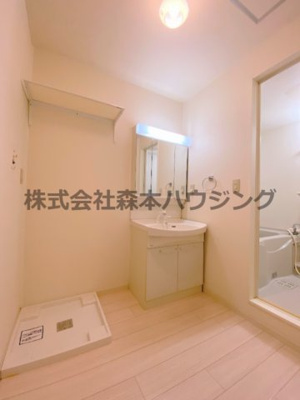 【洗面所】 | 　ヴェヌスタ郡津 | スペースが確保できる洗面所です