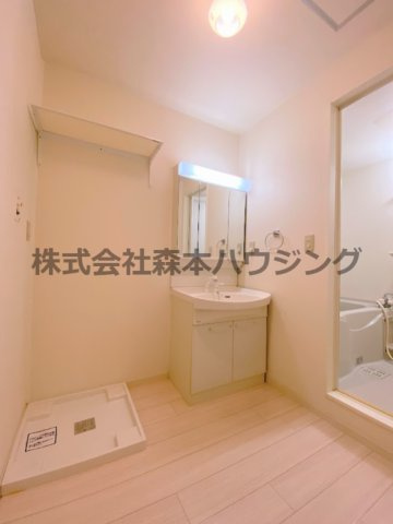 【洗面所】 | 　ヴェヌスタ郡津 | スペースが確保できる洗面所です