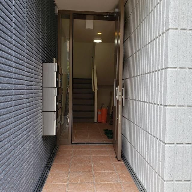 メゾンドグローリーのエントランス