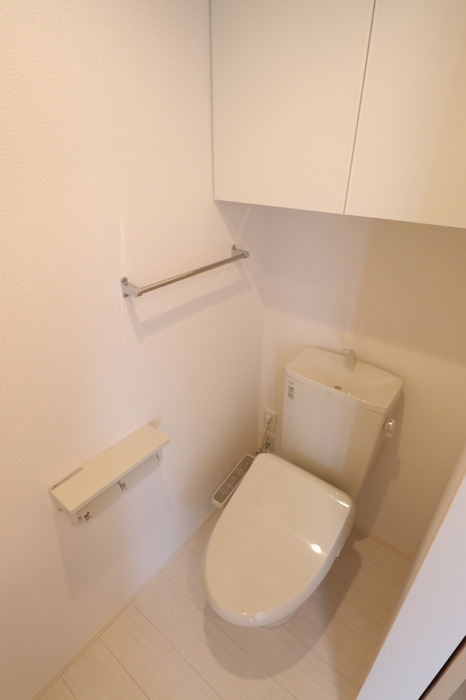 シャルムメゾン【キャッシュバック対象】のトイレ|落ち着いた色調のトイレです