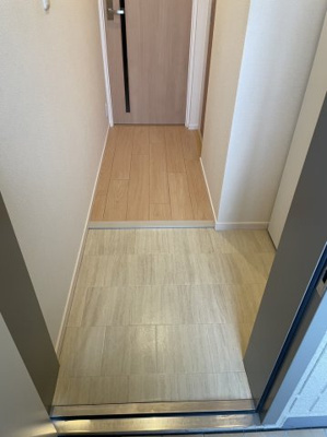 【玄関】 | ロイヤル三軒茶屋